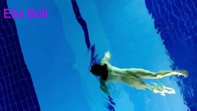 මට නැරඹීම නැවැත්විය නොහැක, තරුණ රන්වන්තිය ELLA BOLT නිවාඩු නිකේතනයේ තටාකයේ නිරුවතින් පිහිනීමට හසු විය