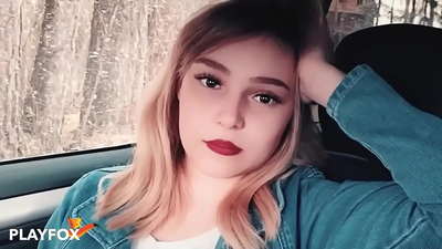 සරාගී බබෙක් ප්‍රීතියෙන් වට්ටම් කාඩ්පත උරා බොයි